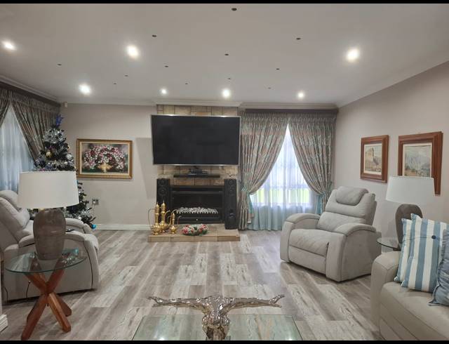 4 BEDROOM HOUSE FOR SALE IN UNITAS PARK